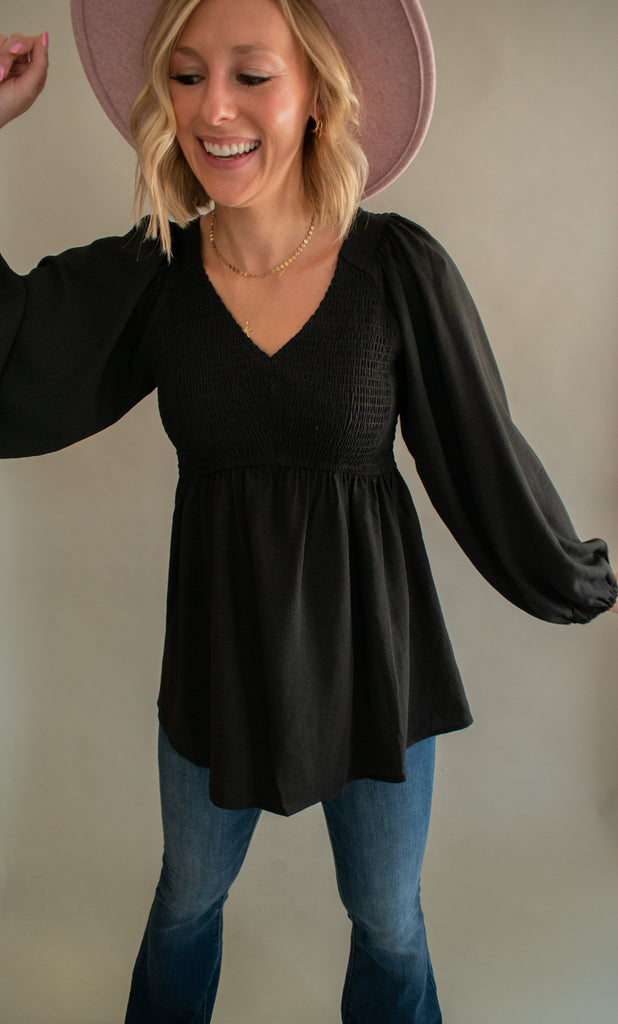 The Everly Smocked Top (Black)